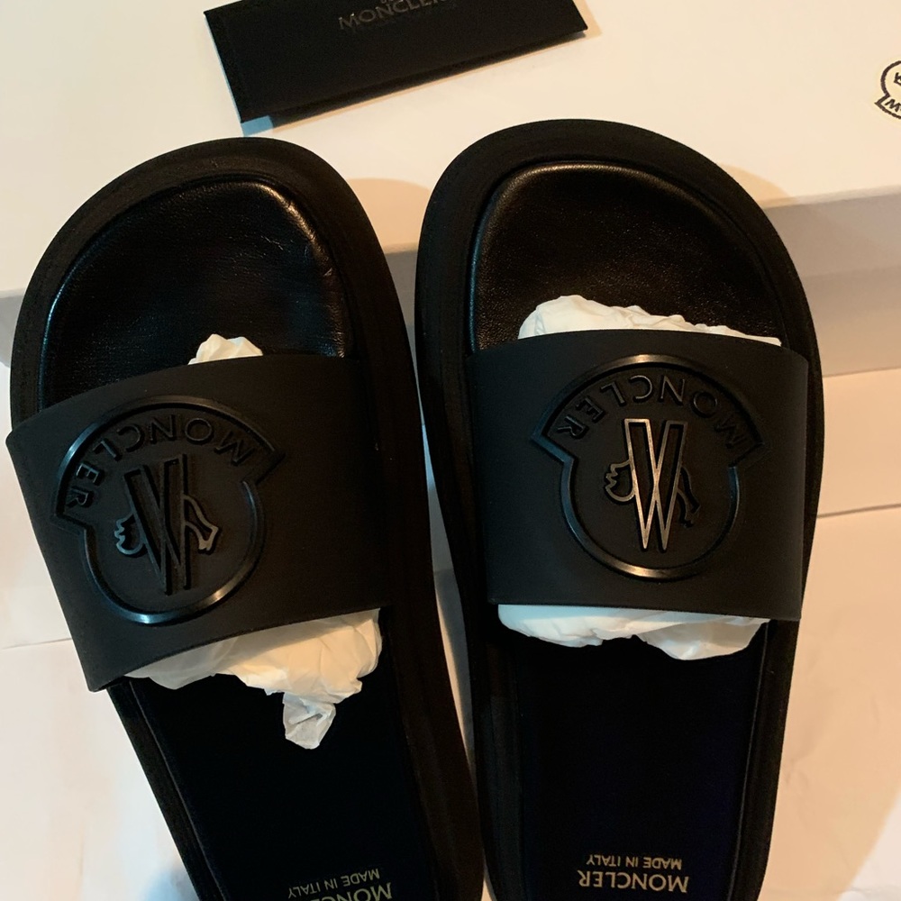 Moncler Slyder Slit